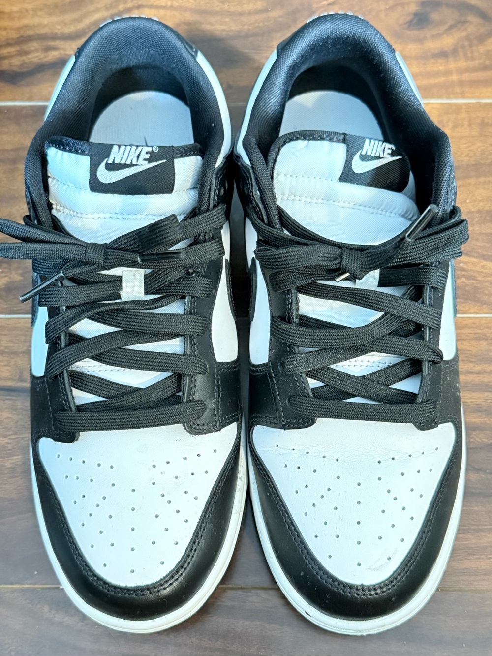 Nike Men’s Black and White Low-Top Sneakers